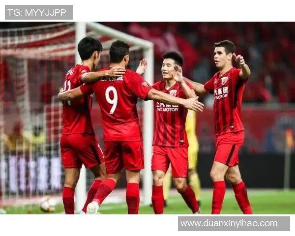 上港与亚泰激战连连角球争夺赛场精彩瞬间回顾 上港与亚泰激战连连角球争夺赛场精彩瞬间回顾