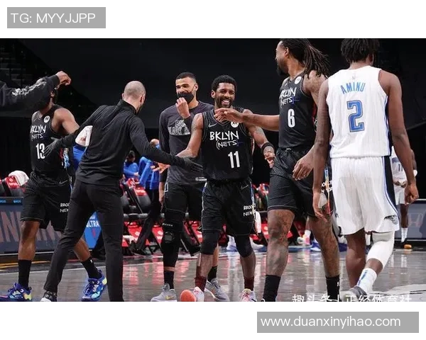 雄鹿队与篮网队激战正酣球迷期待精彩对决与战术较量 雄鹿队与篮网队激战正酣球迷期待精彩对决与战术较量